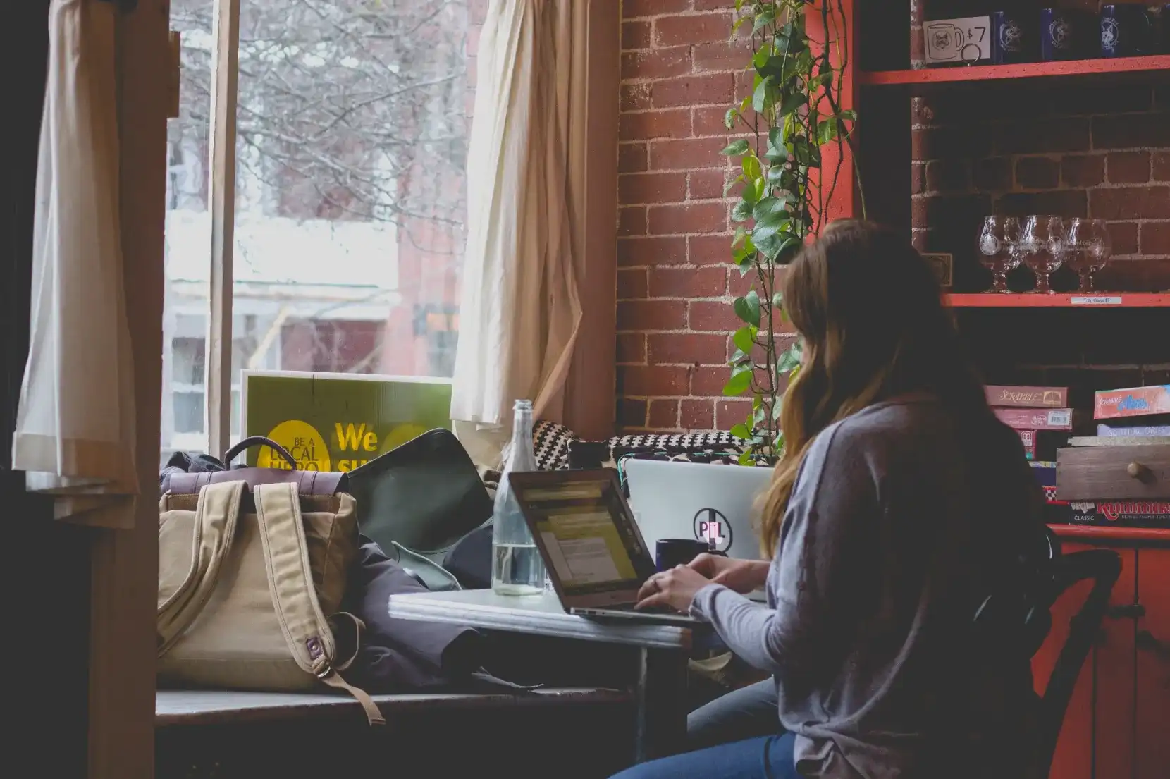 Women working remotely from a coffe shop.